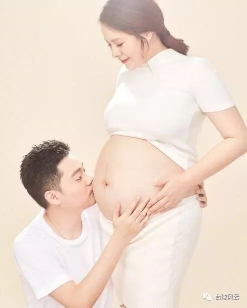 张纪中女儿被保姆烫伤，引发社会关注，家庭保姆安全谁来保障？